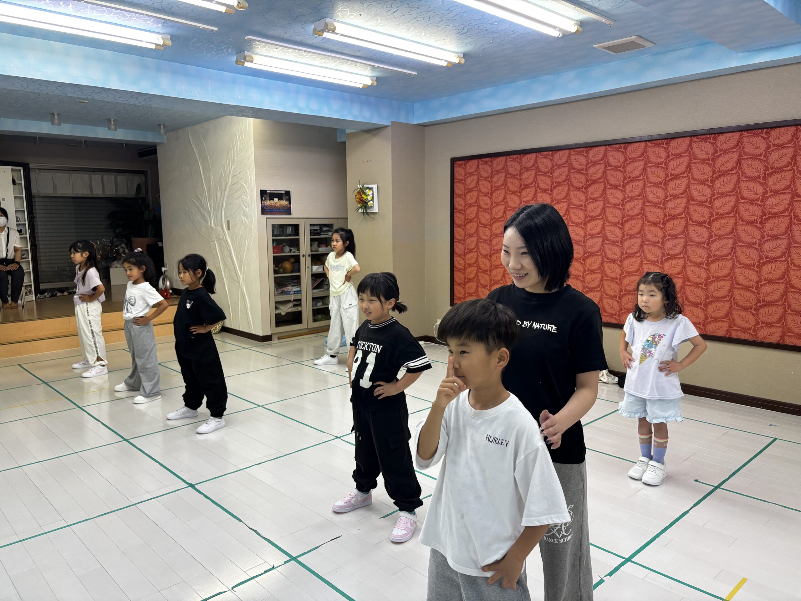 愛知県小牧市の小学生向けダンススクールM.A.D.Sの楽しそうなレッスン風景