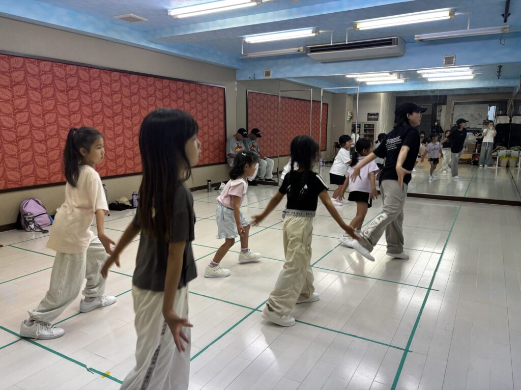 子どものダンスを家で練習するときの動画の活かし方